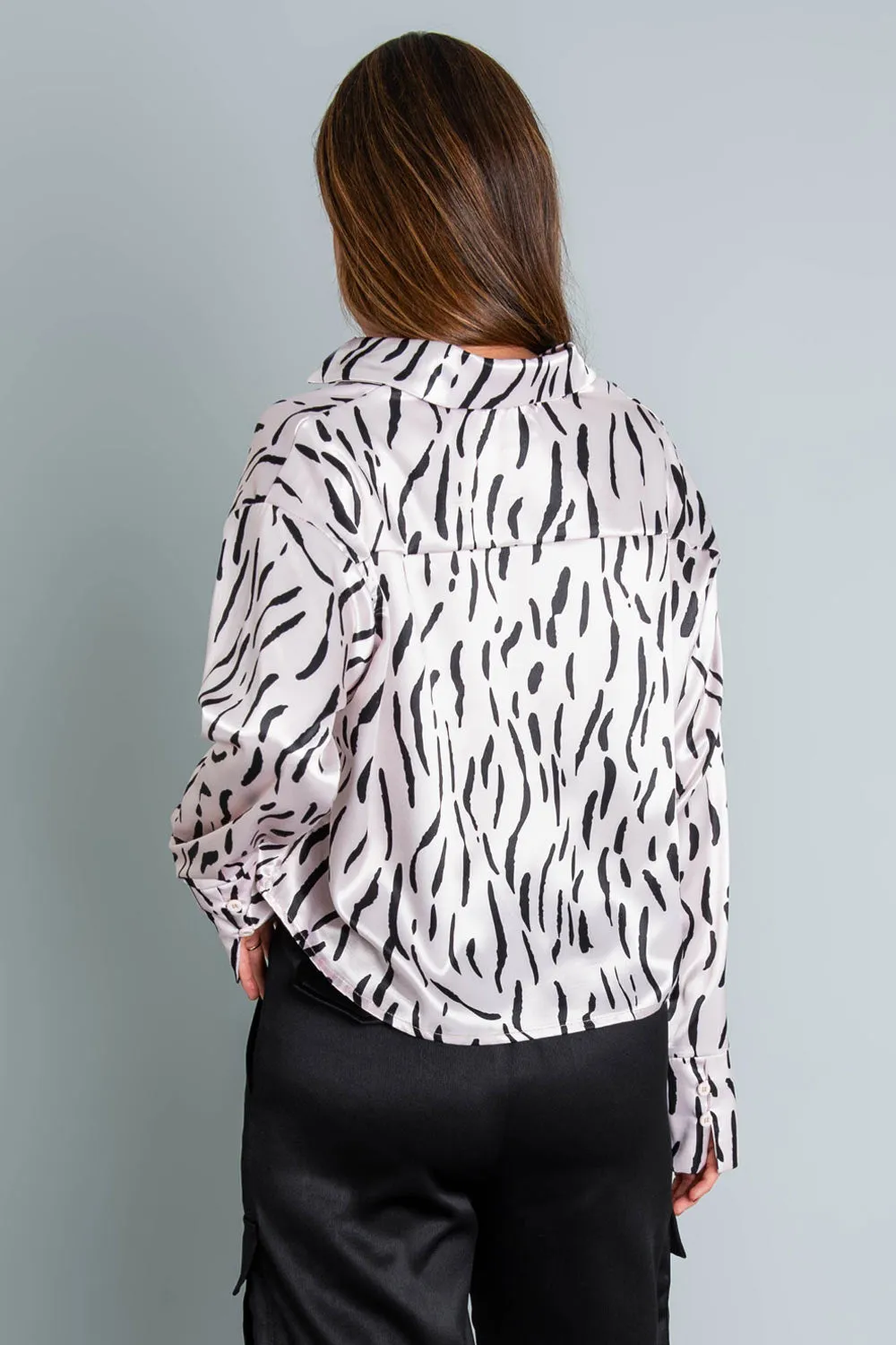 Camisa corta estampada satinada manga larga